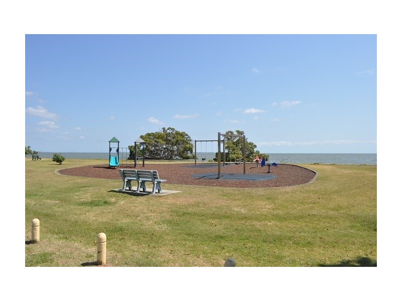 35 Chaseley Street, Nudgee Beach QLD 4014