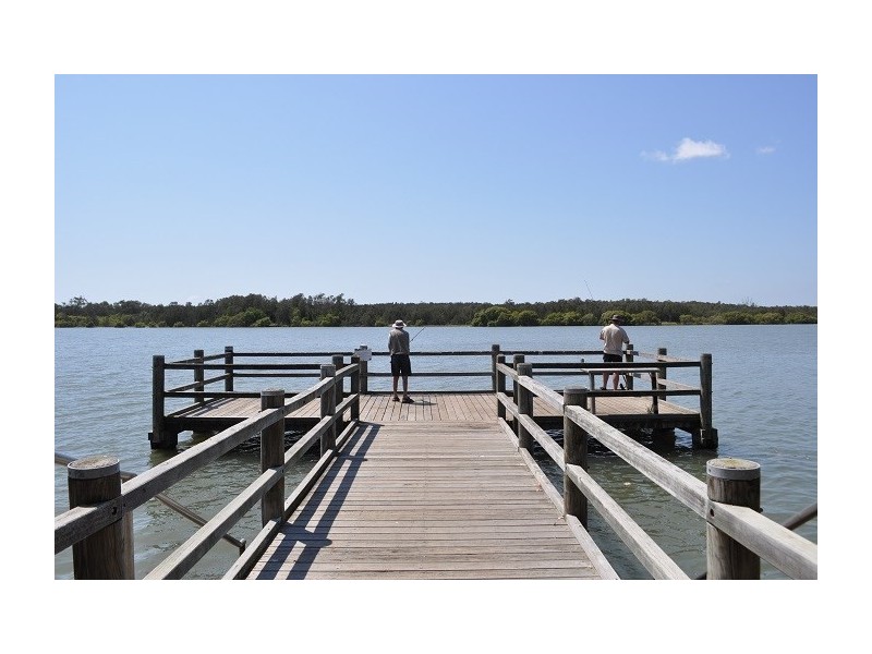 35 Chaseley Street, Nudgee Beach QLD 4014