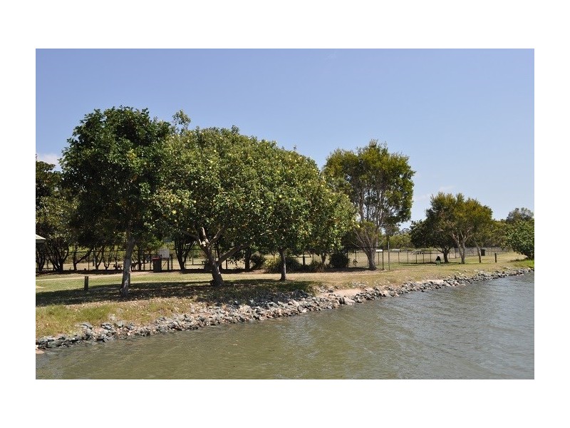 35 Chaseley Street, Nudgee Beach QLD 4014