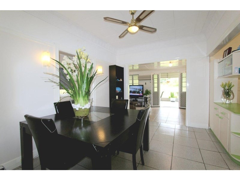 27 Tathra Street, Stafford QLD 4053