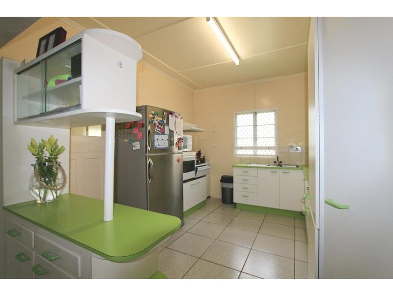 27 Tathra Street, Stafford QLD 4053