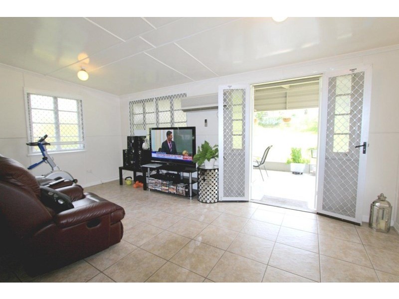 27 Tathra Street, Stafford QLD 4053