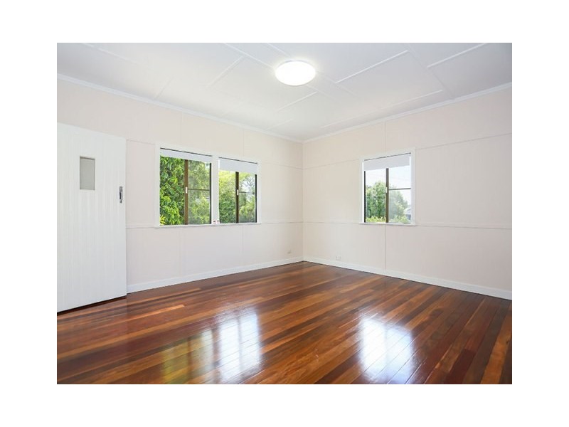 4 Handcroft Street, Wavell Heights QLD 4012