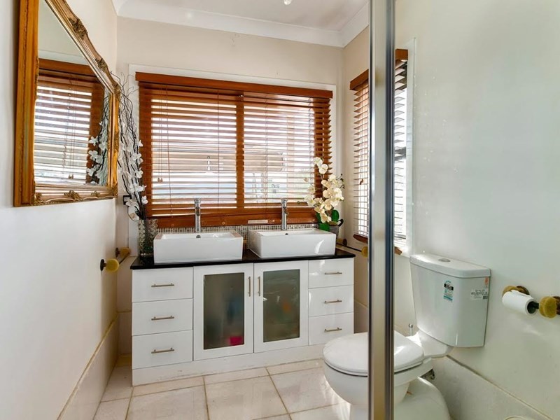 65 Lansdowne Street, Newmarket QLD 4051