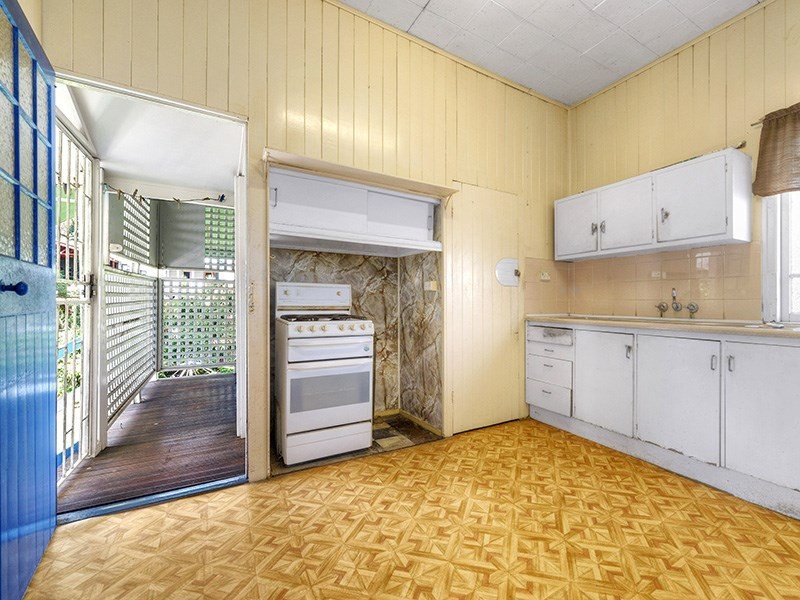 15 Meecham Street, Grange QLD 4051