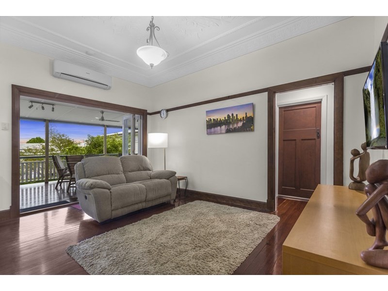 10 Bradley Avenue, Kedron QLD 4031