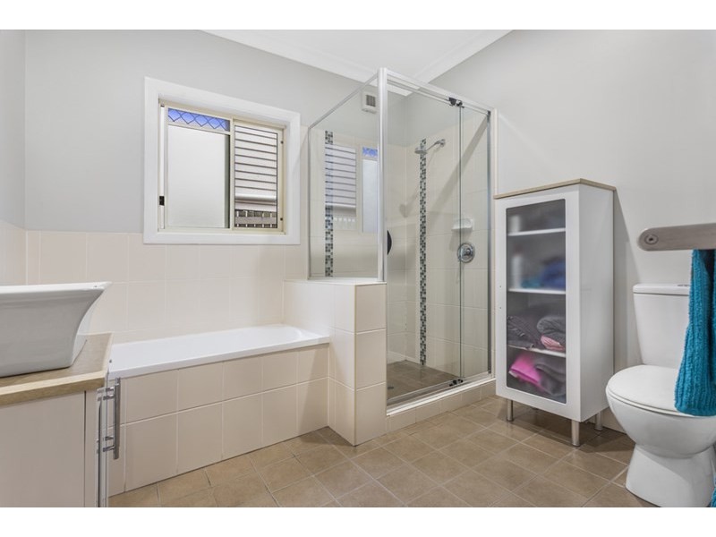 10 Bradley Avenue, Kedron QLD 4031