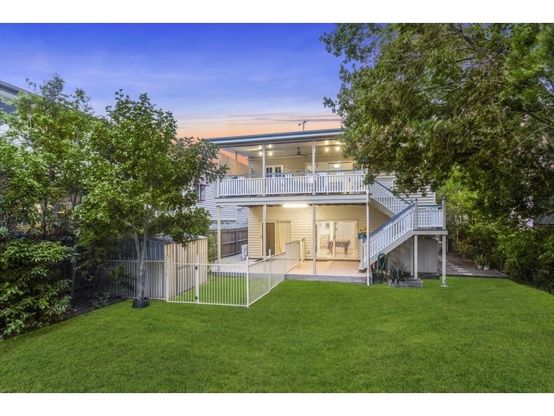 10 Bradley Avenue, Kedron QLD 4031