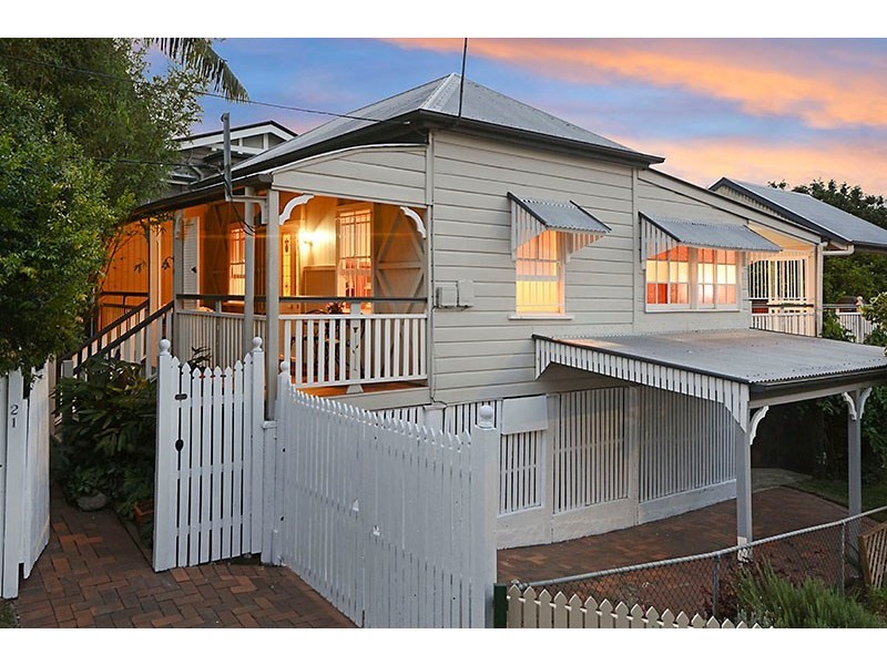 21 Seventh Avenue, Windsor QLD 4030