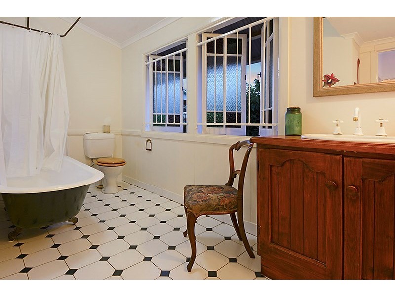 21 Seventh Avenue, Windsor QLD 4030