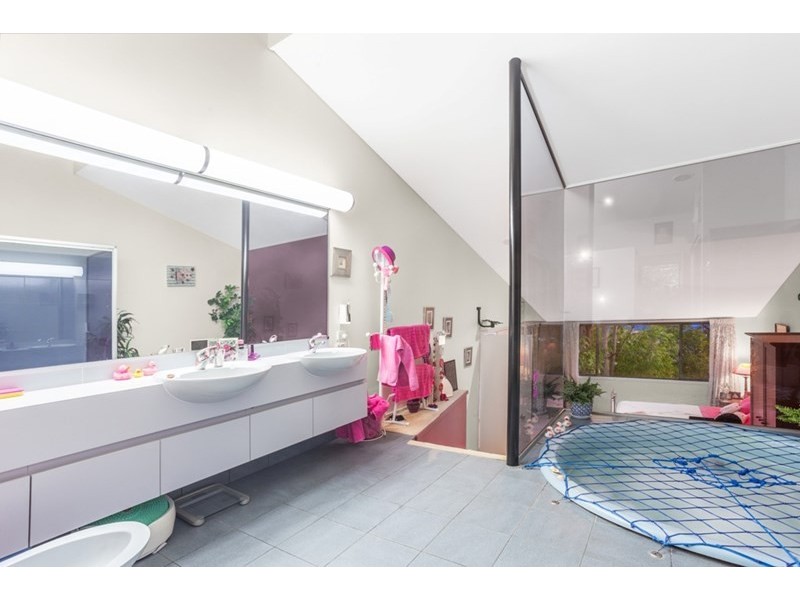 2 Kankool Street, Stafford QLD 4053