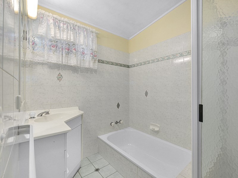 23 Heilbromm Street, Stafford Heights QLD 4053