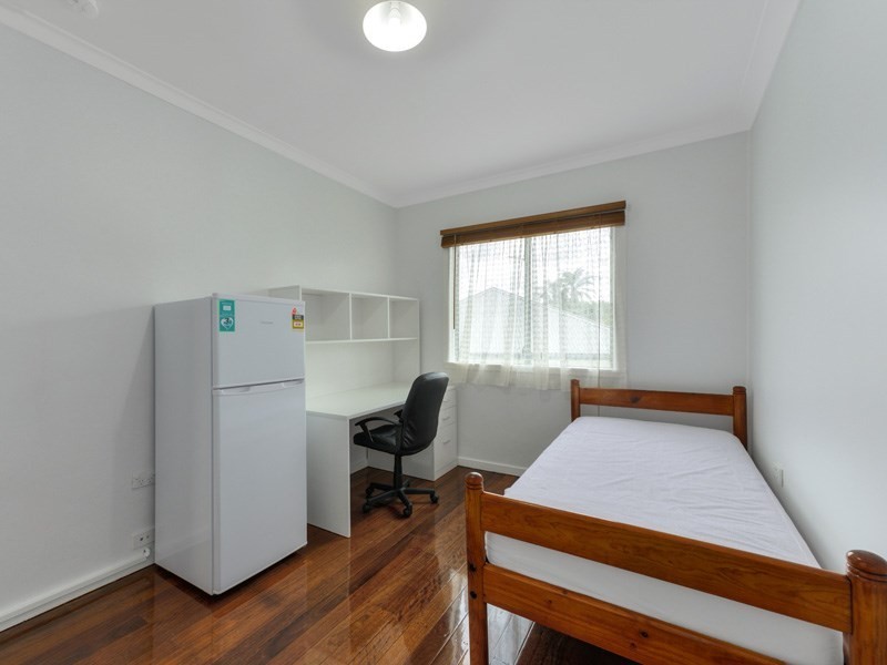 Room 3 1/11 Moy Street, Kelvin Grove QLD 4059