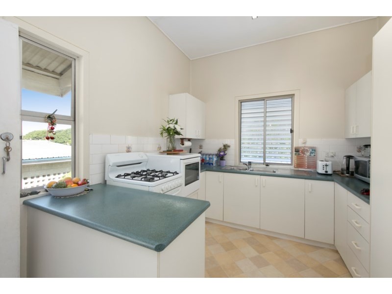 9 Raceview Avenue, Hendra QLD 4011