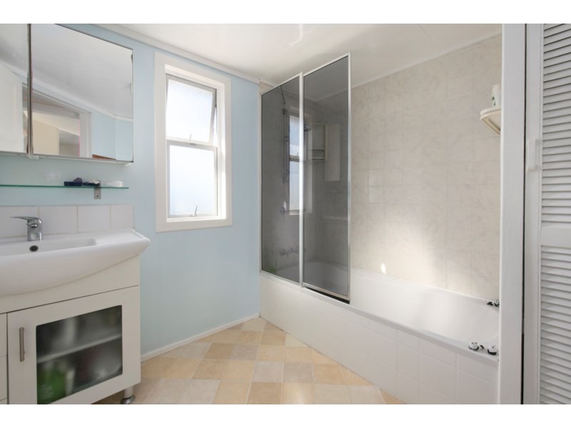 9 Raceview Avenue, Hendra QLD 4011