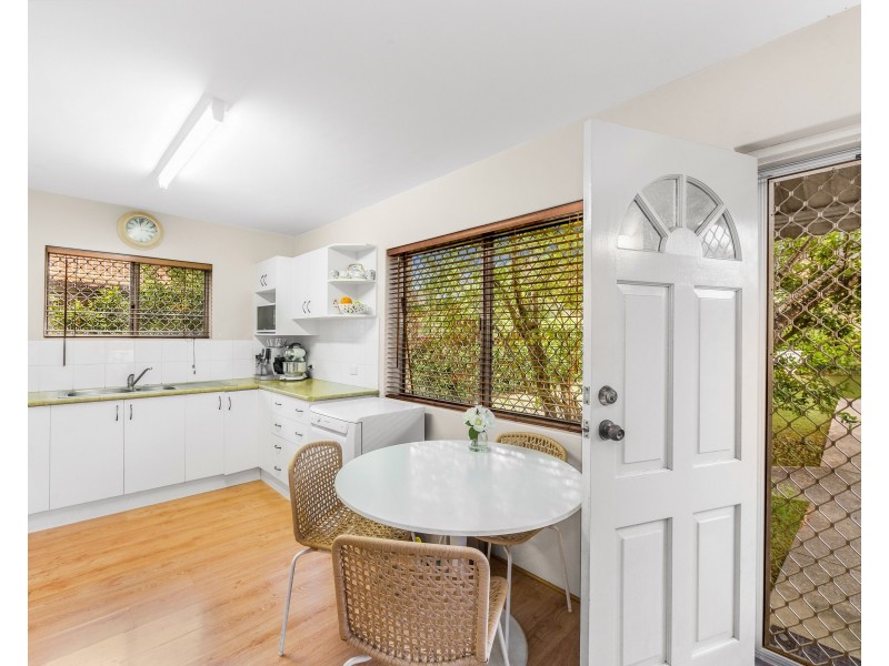 2/64 Alva Terrace, Gordon Park QLD 4031