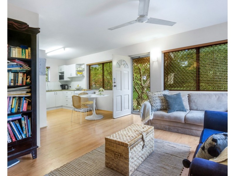 2/64 Alva Terrace, Gordon Park QLD 4031