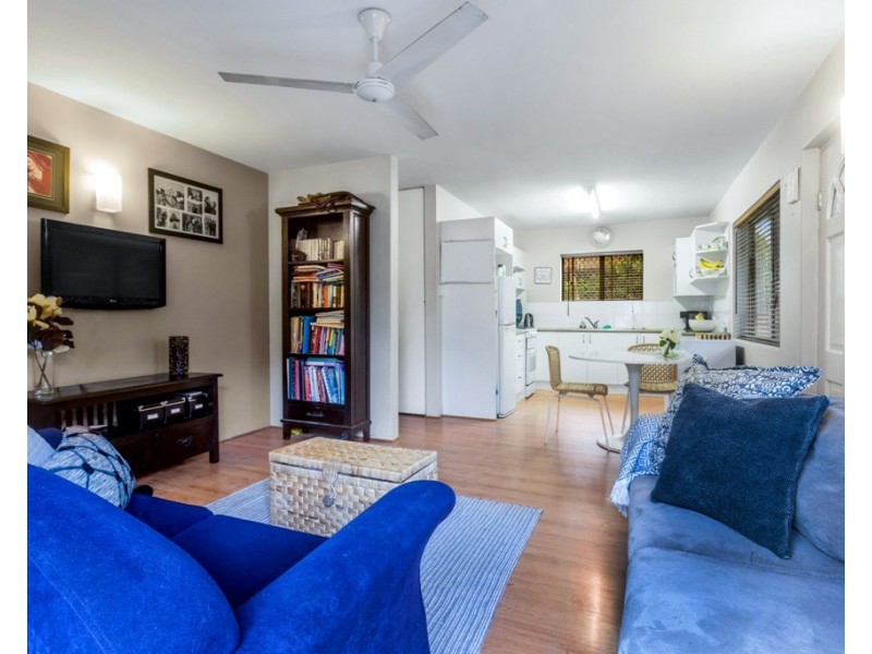 2/64 Alva Terrace, Gordon Park QLD 4031