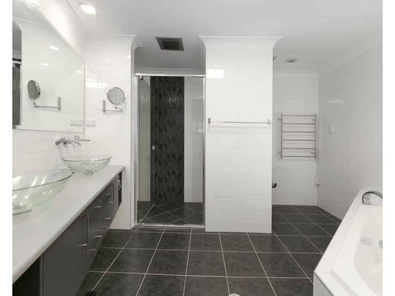 27 Webster Avenue, Hendra QLD 4011