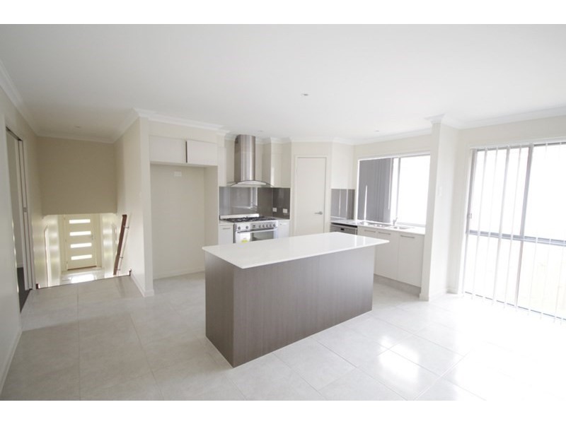 26 Oakmoss Drive, Springfield Lakes QLD 4300