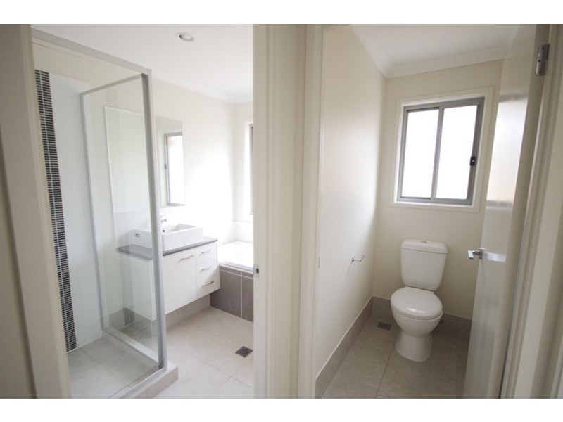 26 Oakmoss Drive, Springfield Lakes QLD 4300