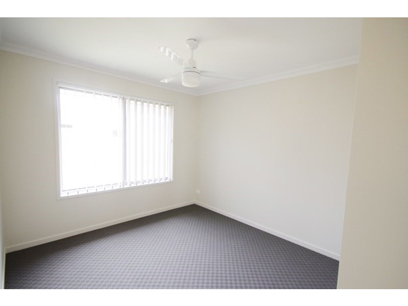 26 Oakmoss Drive, Springfield Lakes QLD 4300