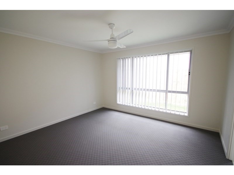 26 Oakmoss Drive, Springfield Lakes QLD 4300