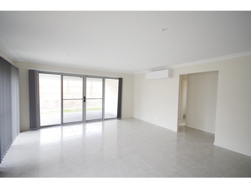 26 Oakmoss Drive, Springfield Lakes QLD 4300