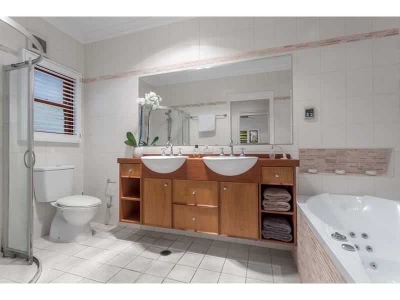 17 Eleventh Avenue, Kedron QLD 4031