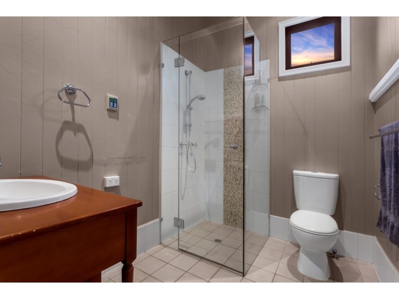 17 Eleventh Avenue, Kedron QLD 4031