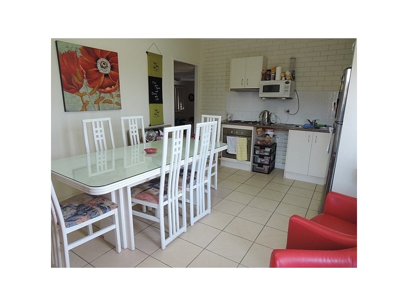 2/211 Webster Road, Stafford QLD 4053
