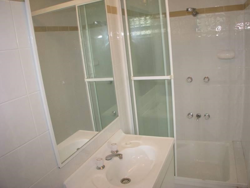 2/211 Webster Road, Stafford QLD 4053