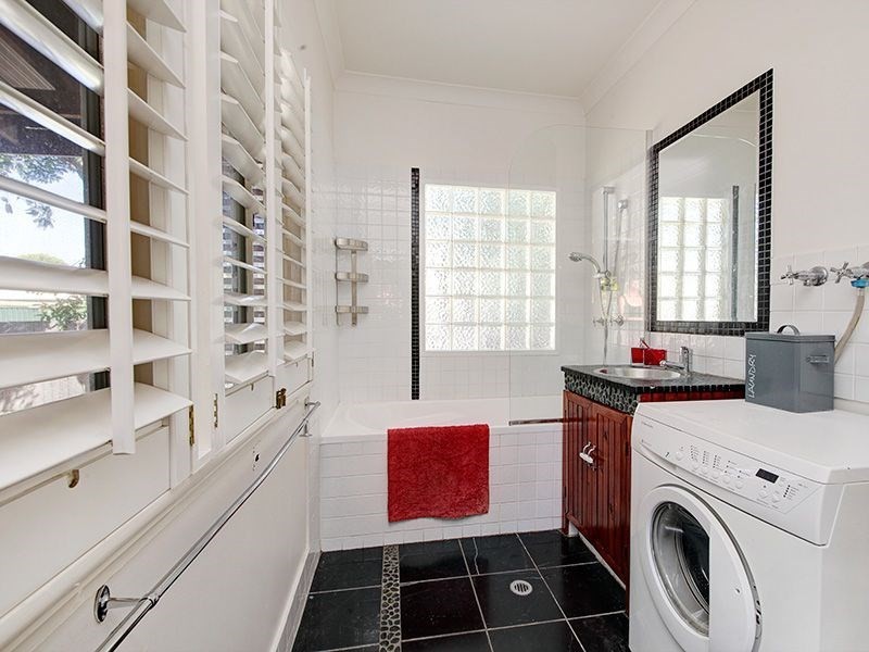 11 Williams Avenue, Hendra QLD 4011