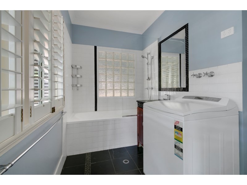 11 Williams Avenue, Hendra QLD 4011