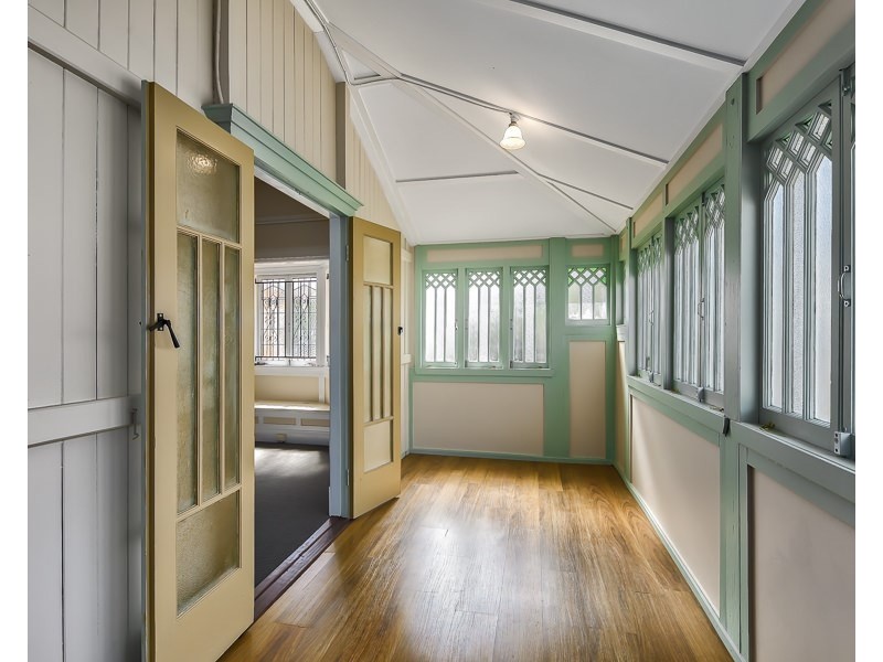 90 Lansdowne Street, Newmarket QLD 4051