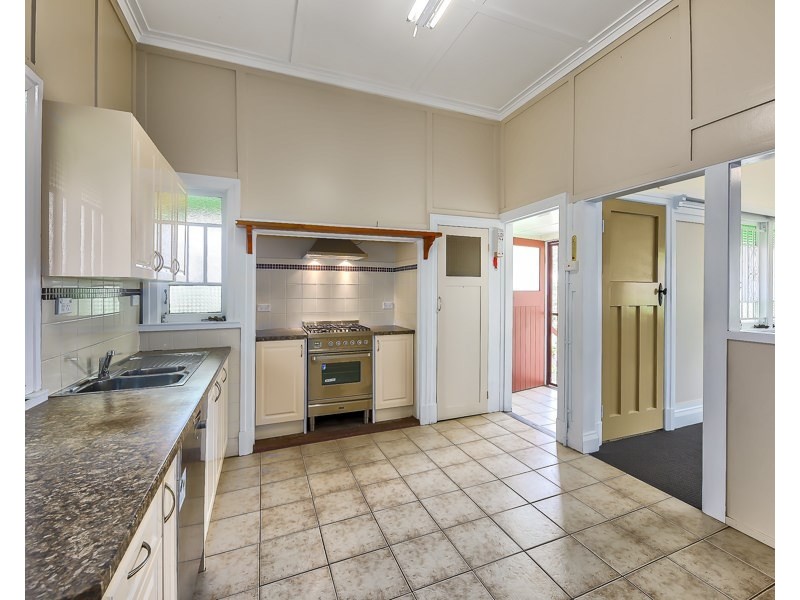 90 Lansdowne Street, Newmarket QLD 4051