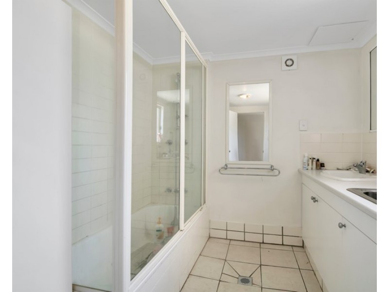 109 Raceview Avenue, Hendra QLD 4011