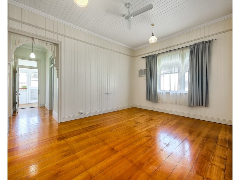 54 Lodge Road, Wooloowin QLD 4030