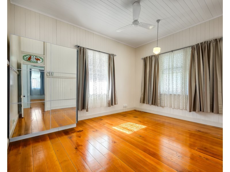 54 Lodge Road, Wooloowin QLD 4030