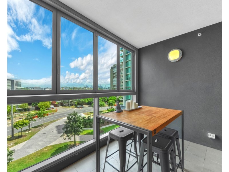 20309/8 Harbour Road, Hamilton QLD 4007