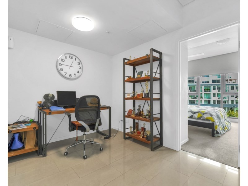 20309/8 Harbour Road, Hamilton QLD 4007