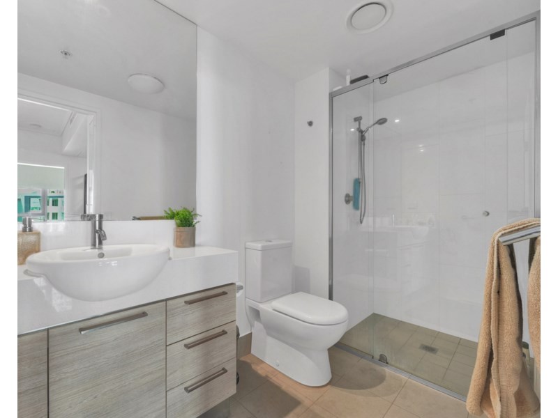 20309/8 Harbour Road, Hamilton QLD 4007