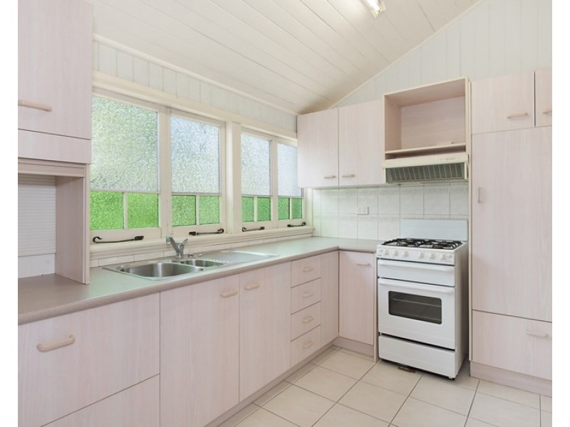 4 Inglis Street, Grange QLD 4051