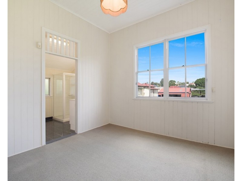 4 Inglis Street, Grange QLD 4051