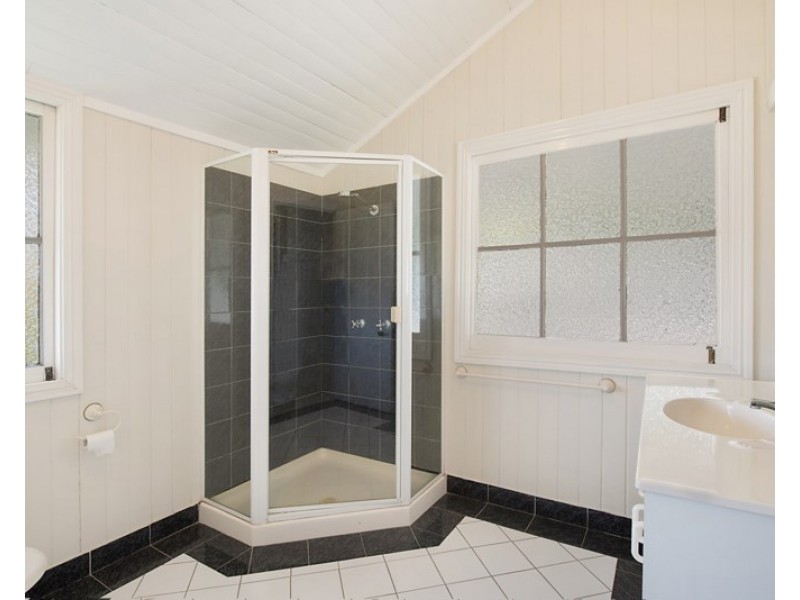 4 Inglis Street, Grange QLD 4051