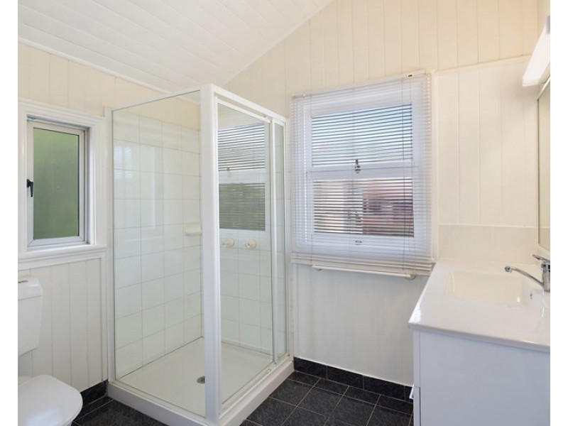 4 Inglis Street, Grange QLD 4051