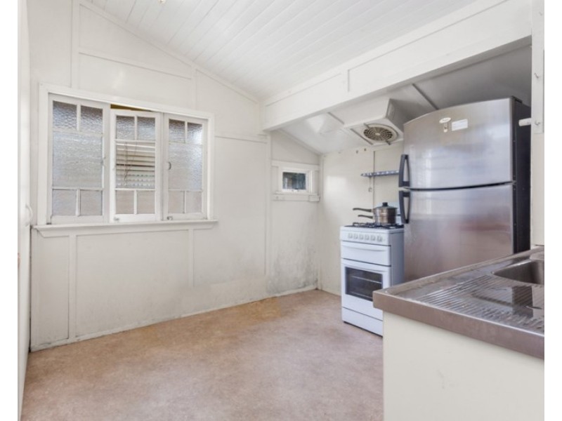 18 Lincoln Street, Wilston QLD 4051