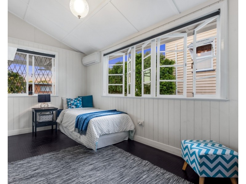 4 Nathan Avenue, Ashgrove QLD 4060