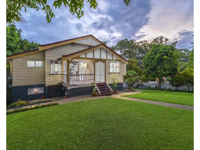 64 The Drive, Bardon QLD 4065