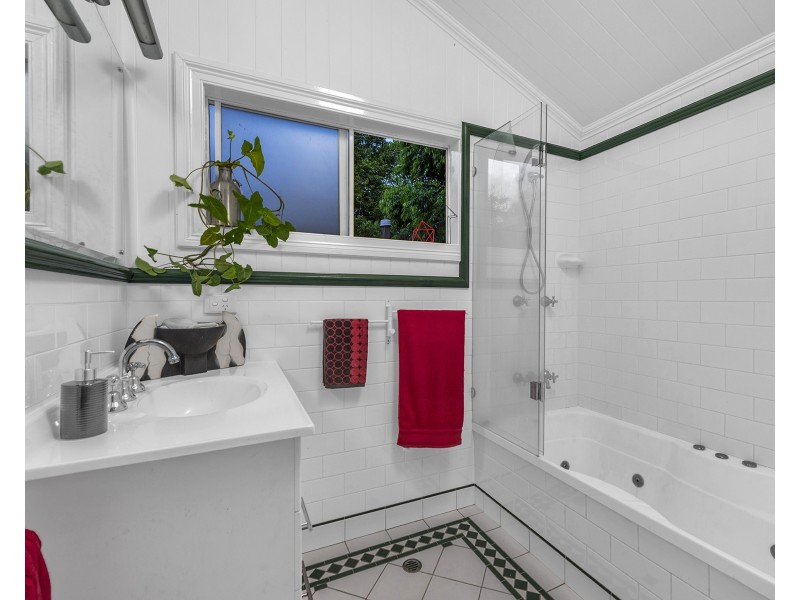 64 The Drive, Bardon QLD 4065